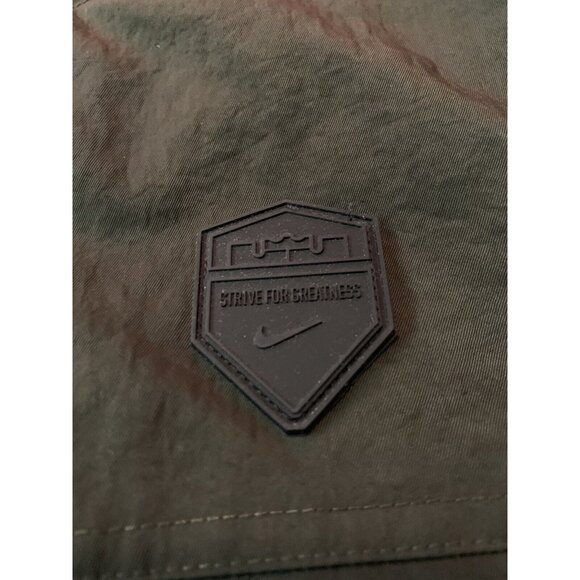 Nike Lebron James Protect Therma Jacket Sequoia Green AT3902 355 Men’s Sz L - Picture 4 of 12